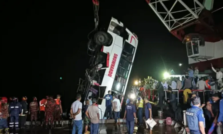 পদ্মায় বাসডুবিতে ক্রিকেটাঙ্গনেও শোকের ছায়া