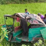 বগুড়ায় ট্রেন-সিএনজি সংঘর্ষে অল্পের জন্য রক্ষা পেলেন যাত্রীরা