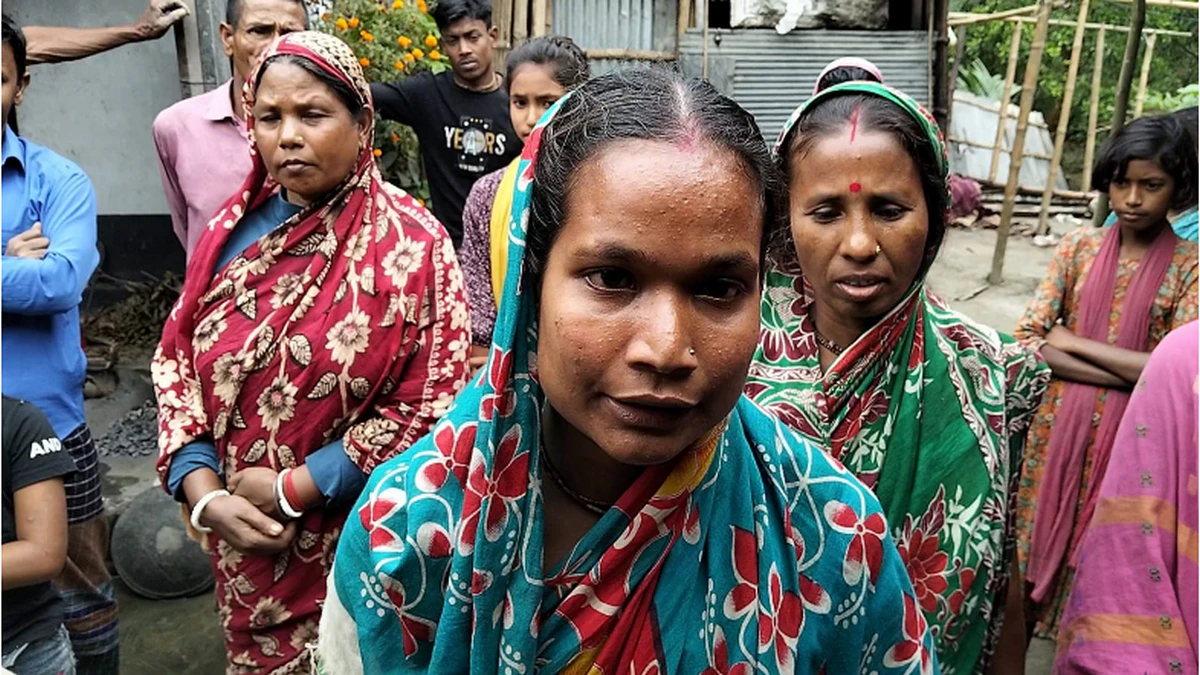 সোনাতলায় হিন্দু সম্প্রদায়ের বাড়িতে হামলা,ভাঙচুর ও লুটপাটের অভিযোগ।