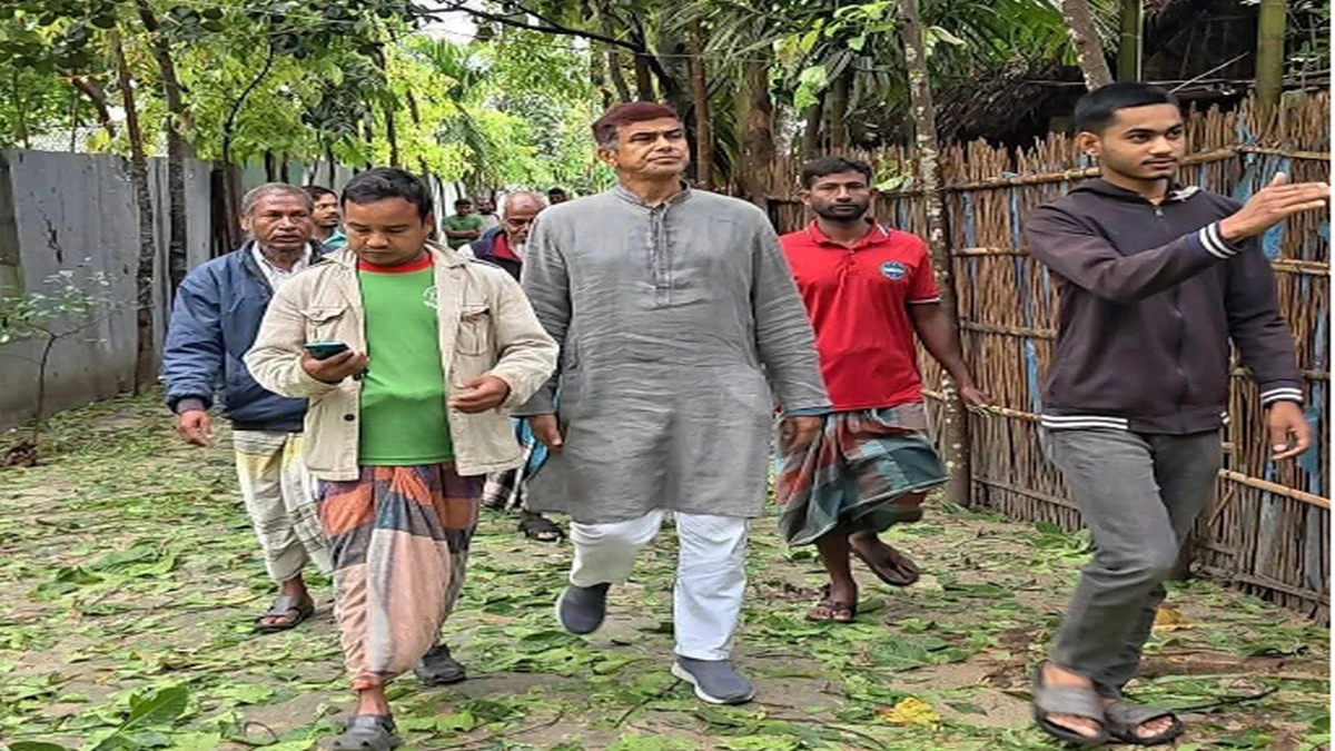 পঞ্চগড়ে কালবৈশাখী ঝড়ে ক্ষতিগ্রস্ত এলাকা পরিদর্শনে পানি প্রতিমন্ত্রী ফরহাদ হোসেন আজাদ