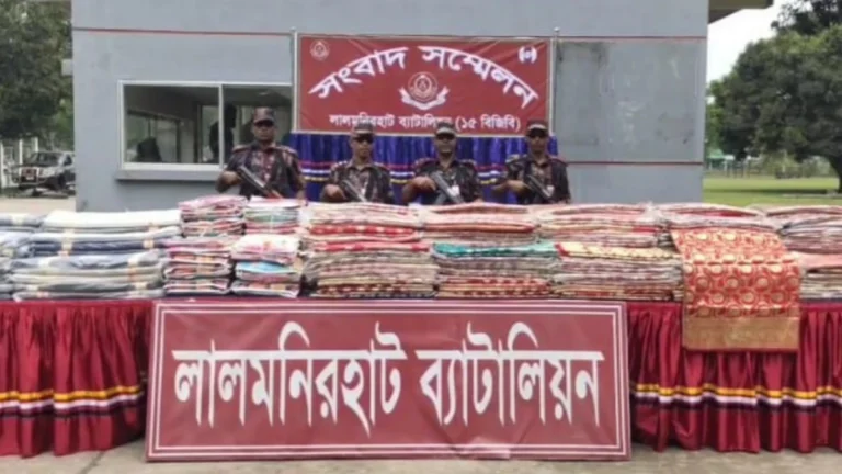 লালমনিরহাট সীমান্তে বিজিবির সফল অভিযান: প্রায় ২৫ লাখ টাকার ভারতীয় শাড়ি ও কাপড় জব্দ