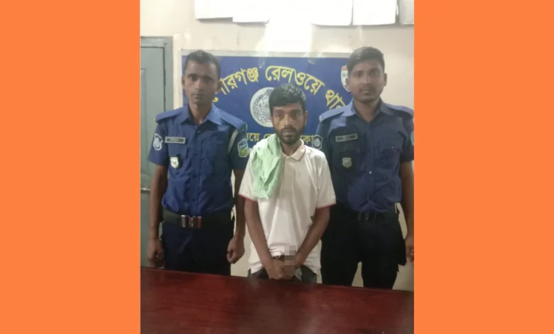কিশোরগঞ্জ রেলওয়ে স্টেশনে পুলিশের হানা: ২ কেজি গাঁজাসহ ধরা পড়ল ২ কারবারি