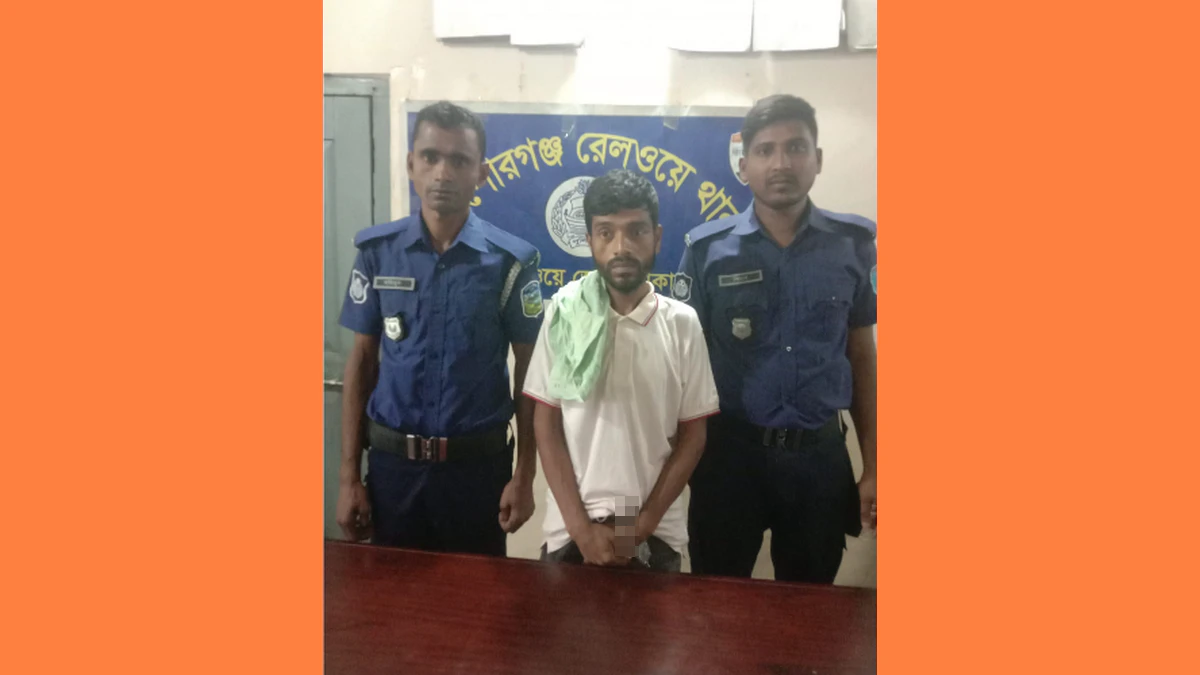 কিশোরগঞ্জ রেলওয়ে স্টেশনে পুলিশের হানা: ২ কেজি গাঁজাসহ ধরা পড়ল ২ কারবারি