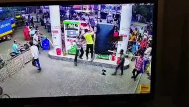 নাটোরে পাম্প কর্মচারীর উপর হামলা বোতলে তেল না দেওয়ায়