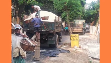 ঈদগাঁও-চৌফলদণ্ডী সড়কপথে খোলা লবণ পরিবহন ! বাড়ছে দুর্ঘটনা ও জনদুর্ভোগ