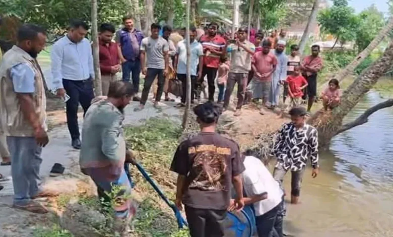 পুকুরে পানির নিচে মিললো ডিজেল