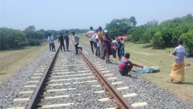 নড়াইলের লোহাগড়া নাতিকে স্কুলে দিয়ে ফিরছিলেন বাড়িতে, ট্রেনে কাটা পড়ে বৃদ্ধ নিহত
