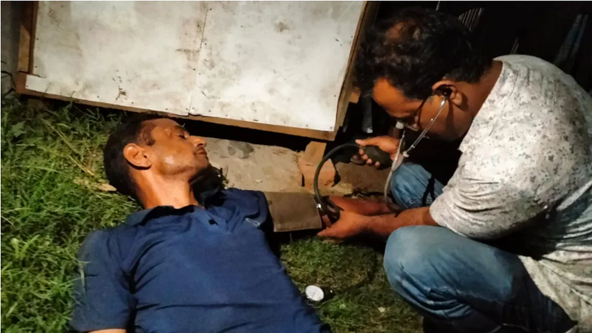 পুলিশের ভয়ে ইয়াবা গিলে অচেতন মাদক কারবারি