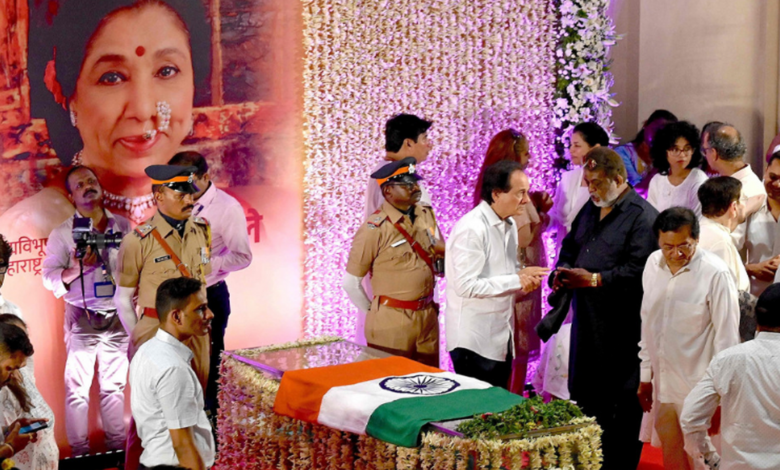 আশা ভোঁসলেকে রাষ্ট্রীয় মর্যাদায় শেষ বিদায়, শোকের ছায়া সঙ্গীত জগতে