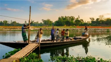 জ্বালানিসংকটে নৌযান চলাচল বন্ধ, খেয়ানৌকা দড়ি টেনে চলছে