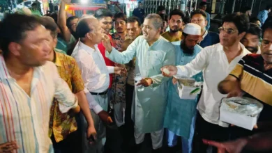 মনোনয়ন পেলেন নিলোফার মনি, জামালপুরে মিষ্টি বিতরণ