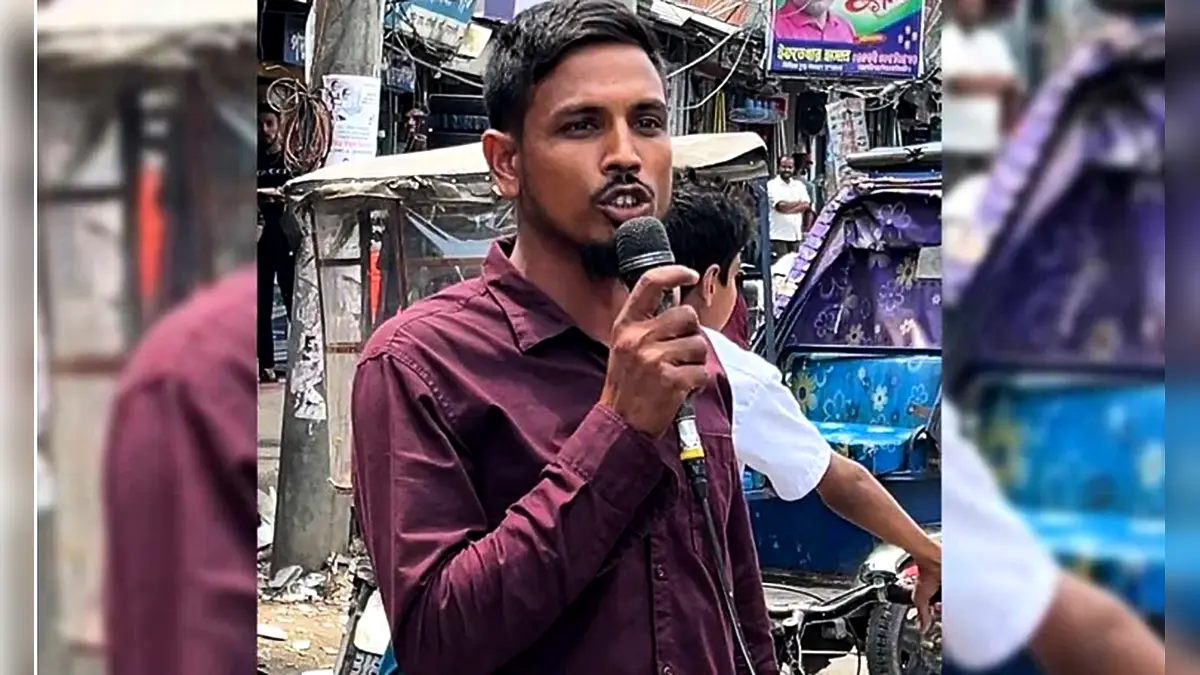 আ. লীগ কার্যালয়ের সামনে মাইকে স্লোগান, পুলিশ দেখে যুবকের পলায়ন