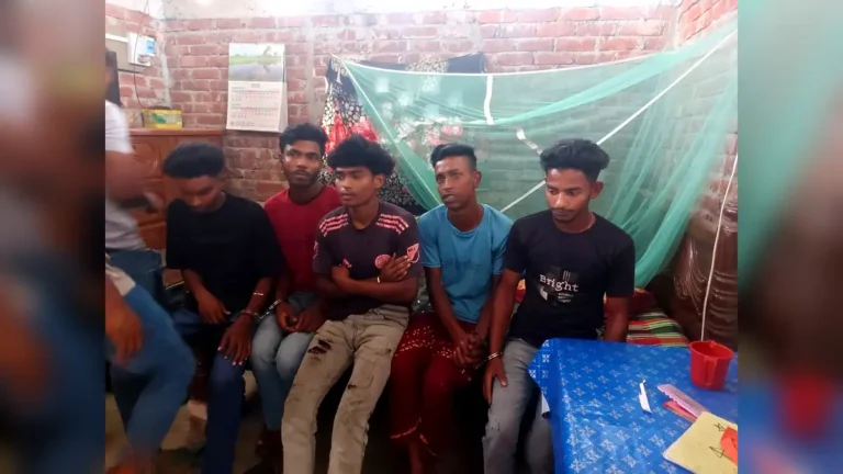 বীরগঞ্জে পুলিশের অভিযানে মাদক আসর থেকে আটক ৫