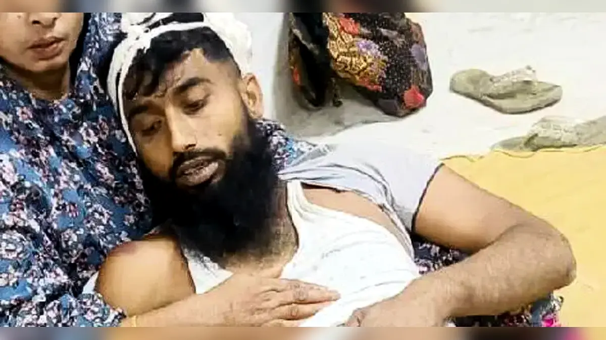 চাঁদাবাজির প্রতিবাদে যুবকের পা ভাঙল এলাকাবাসী