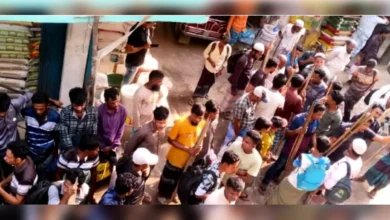 ধান কাটার মৌসুমে জমে উঠেছে ঈদগাঁওর শ্রমিক হাট
