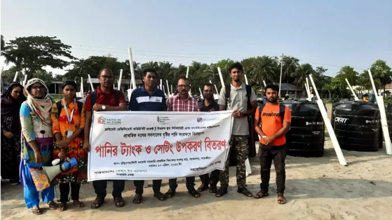গাবুরায় ফেইথ ইন এ্যাকশনের বিনামূল্যে ৬০টি পানির ট্যাংক ও সেটিং উপকরণ বিতরণ