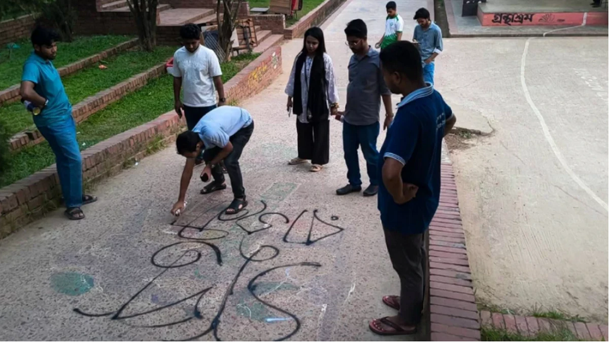 জাবির সড়ক ও দেয়ালে ‘গুপ্ত’ গ্রাফিতি অঙ্কন
