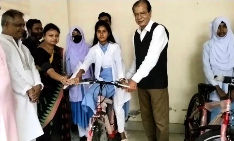 মেয়েদের শিক্ষা নিশ্চিতকরণে কাজ করছে সরকার: ত্রাণমন্ত্রী