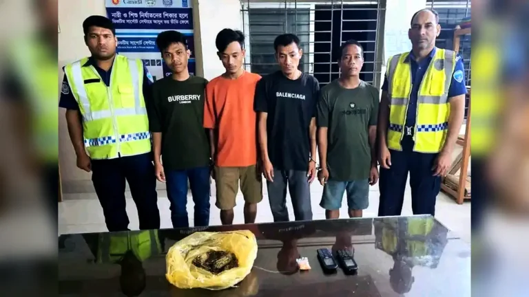 সাজেকে পুলিশ ও সেনাবাহিনীর যৌথ অভিযানে ইয়াবা-গাঁজাসহ আটক ৪