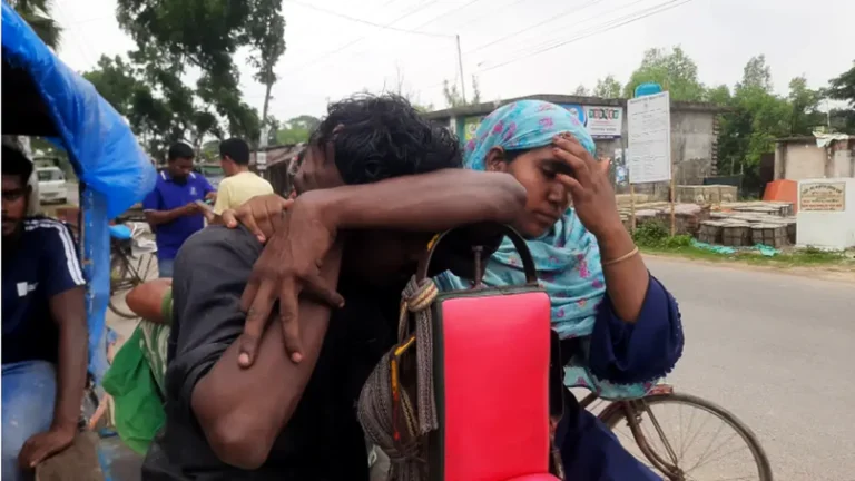 সাতক্ষীরায় রাস্তার বিরোধে নারীসহ ৫ জন আহত
