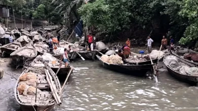 মধ্যরাত থেকে ইলিশ ধরা শুরু
