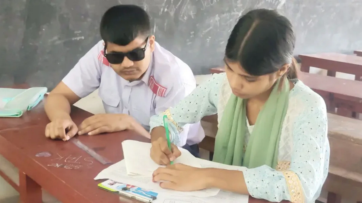 শ্রুতিলেখকের সহায়তায় এসএসসি পরীক্ষায় বসলেন শরীফ