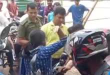 তেল সংগ্রহে আসা যুবক ইউএনওর অফিসারকে থাপ্পর খেলেন, ভিডিও ভাইরাল