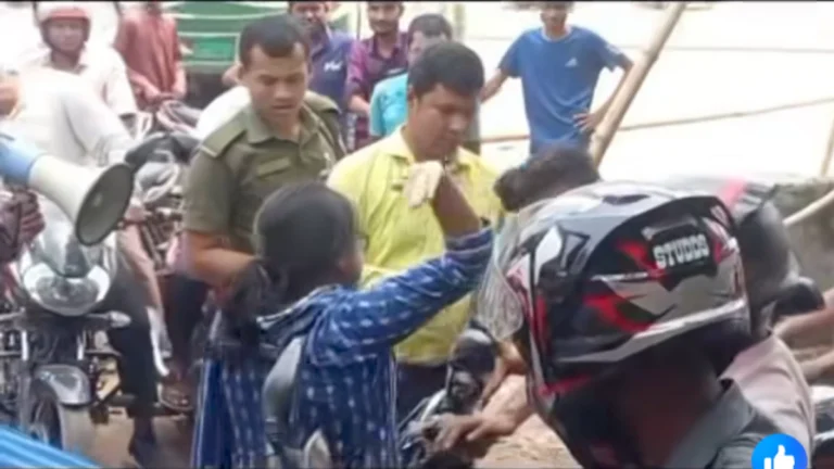 তেল সংগ্রহে আসা যুবক ইউএনওর অফিসারকে থাপ্পর খেলেন, ভিডিও ভাইরাল