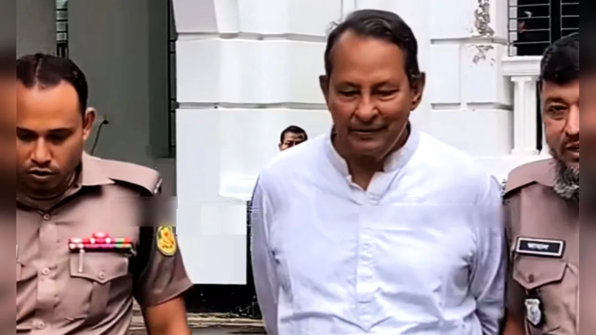 টেনশন কইরেন না আমরা আছিতো স্যার : ইনুকে পুলিশ সদস্য