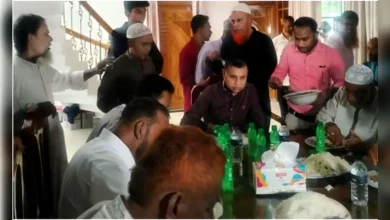 আ.লীগ নেতার বাড়িতে বিএনপি এমপির ভোজ: ক্ষোভে ৪ নেতার পদত্যাগ