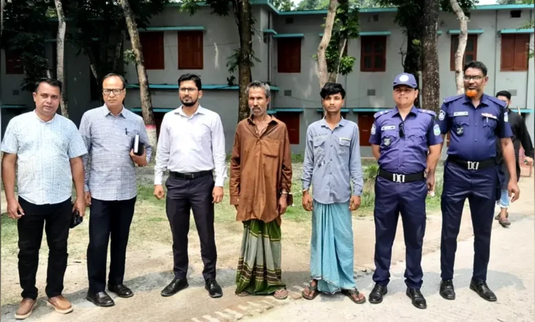 একসঙ্গে গাঁজা সেবন করছিলেন বাবা-ছেলে, অতঃপর…