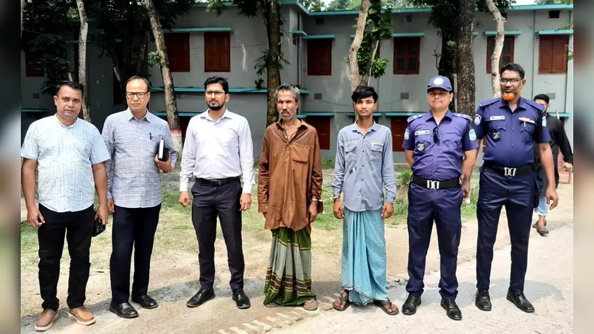 একসঙ্গে গাঁজা সেবন করছিলেন বাবা-ছেলে, অতঃপর…