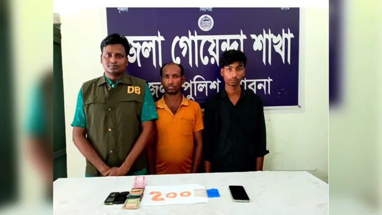 বাবা-ছেলে মিলে করতো ইয়াবা ব্যবসা অত:পর পুলিশের হাতে ধরা