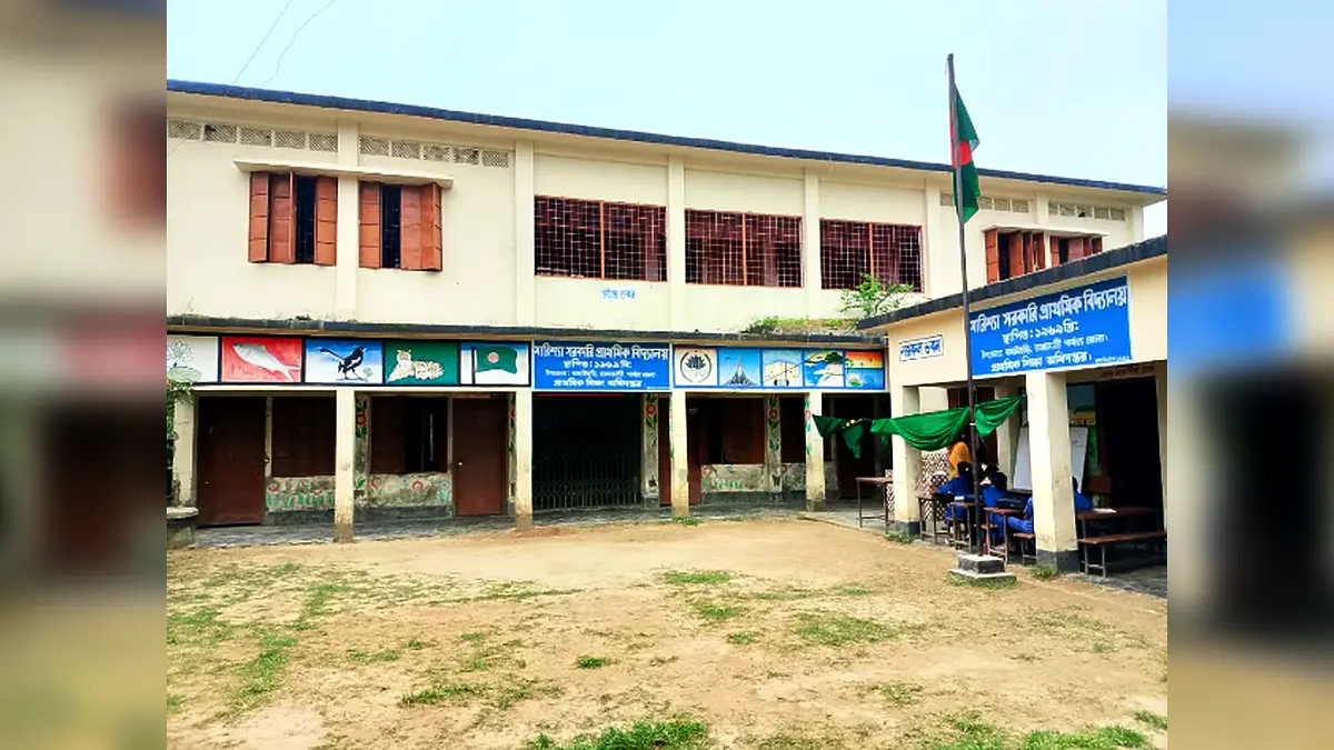 বাঘাইছড়িতে ঝুঁকিপূর্ণ ভবনে মারিশ্যা সরকারি প্রাথমিক বিদ্যালয়ের পাঠদান