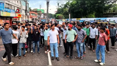 বরিশালে ছাত্রদলের পদবঞ্চিতদের বিক্ষোভ-মহাসড়ক অবরোধ