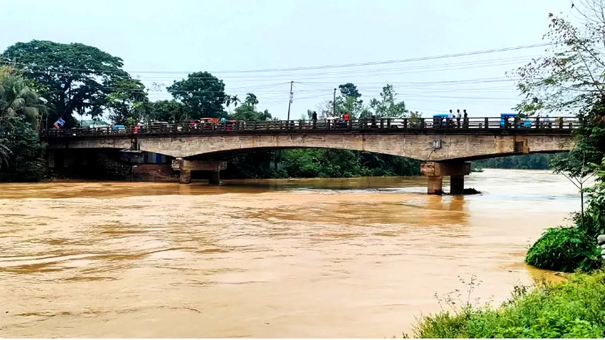 ভারি বৃষ্টি ও পাহাড়ি ঢলে বন্যার শঙ্কা