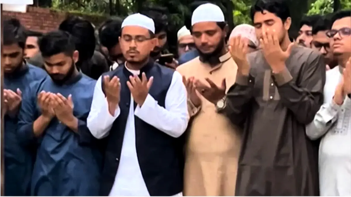 বিয়ে শেষে ওসমান হাদির কবর জিয়ারতে সাদিক কায়েম