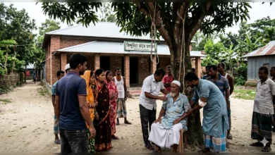 ছেলের ‘দায়’ মেটাতে বৃদ্ধ বাবাকে গাছে বেঁধে নির্যাতনের অভিযোগ