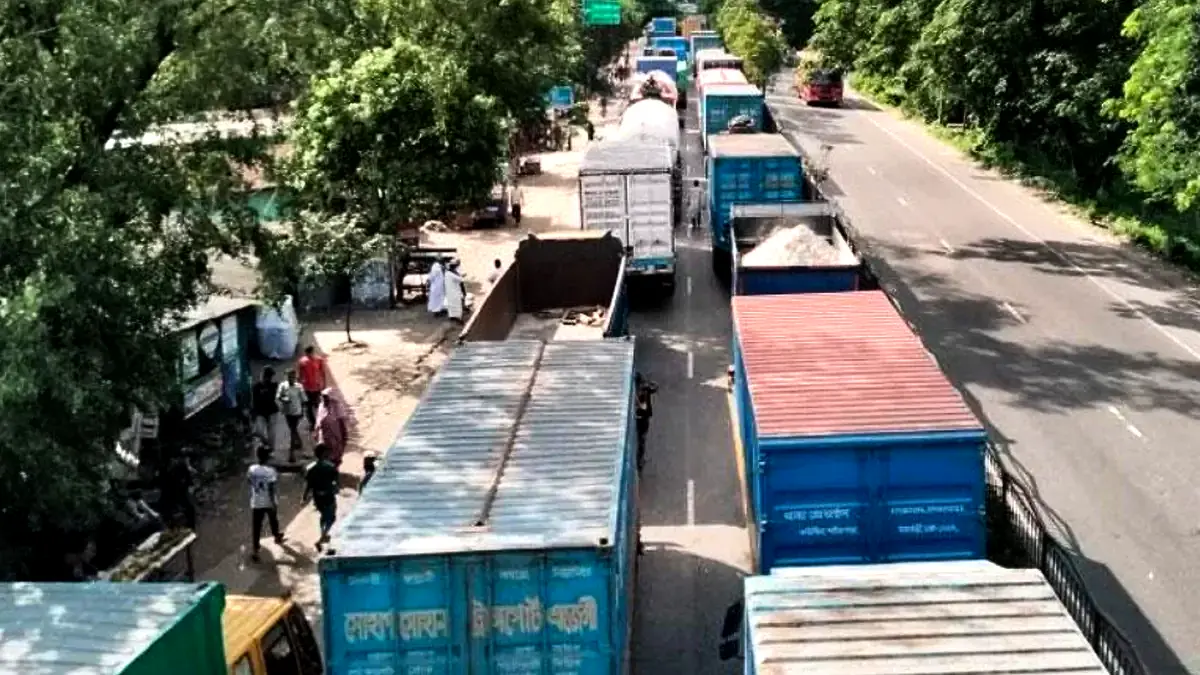 ঢাকা-চট্টগ্রাম রাস্তায় ছুটির দিন তীব্র যানজট, দুর্ভোগ