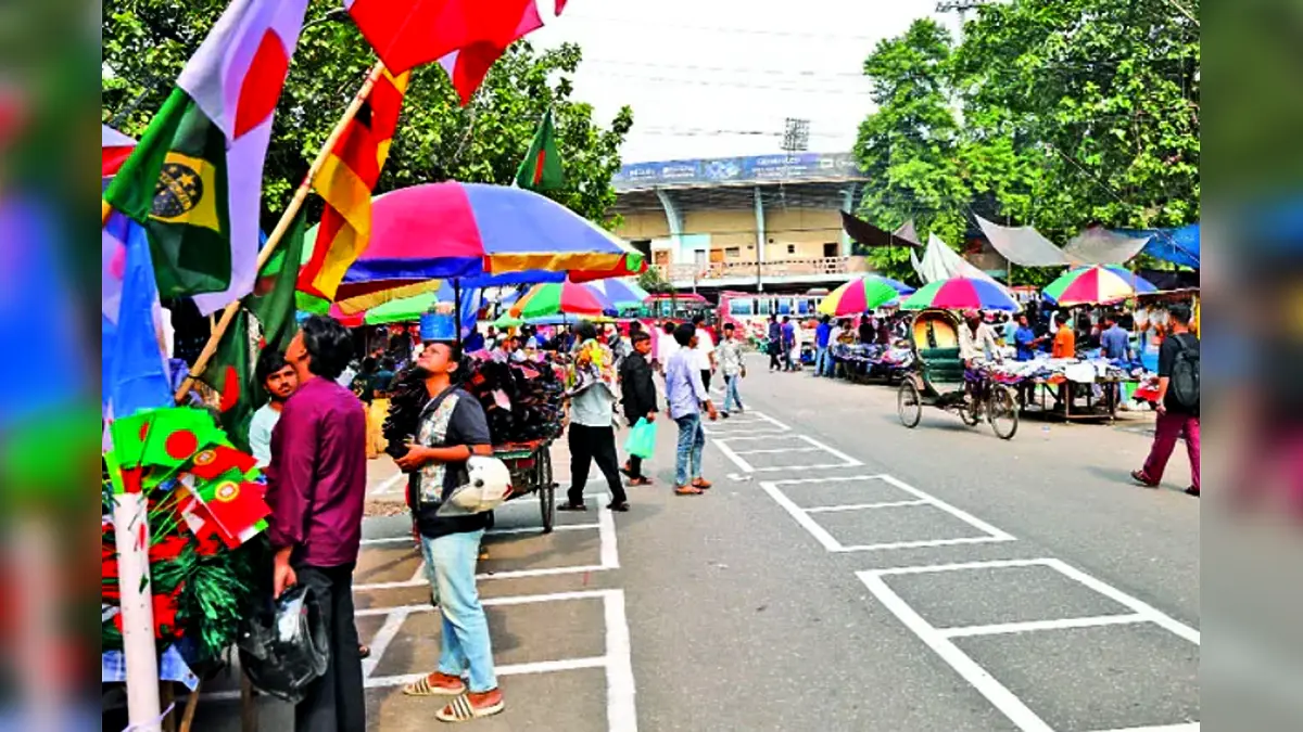 একশ-দুইশ টাকা চাঁদা নয়, নির্দিষ্ট ফি দিয়ে ফুটপাতে বসবেন হকার
