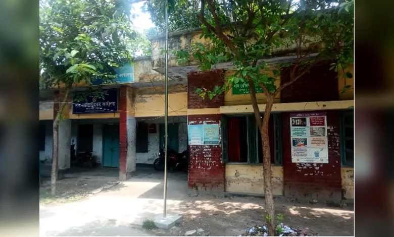 ফরিদপুর উপজেলায় দীর্ঘদিন যাবৎ নিয়মিত সাব-রেজিস্ট্রার না থাকায় দুর্ভোগ চরমে
