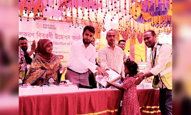 হোসেনডাঙ্গা সরকারি প্রাথমিক স্কুলে শিক্ষা উপকরণ বিতরণী উদ্বোধন
