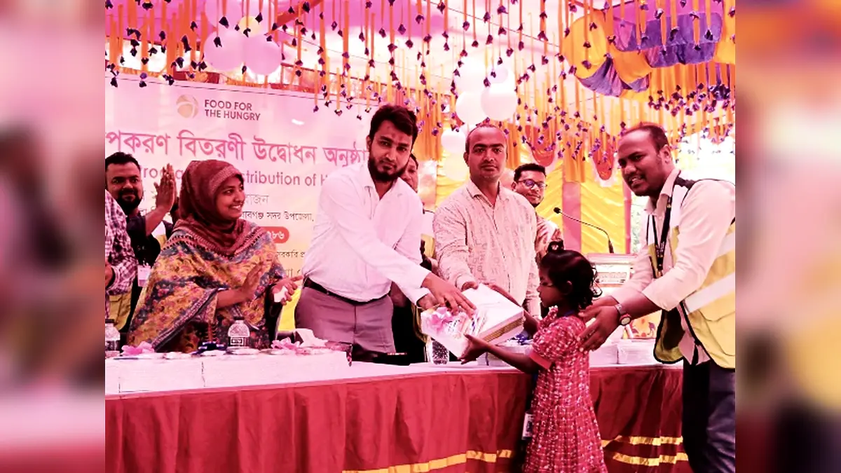 হোসেনডাঙ্গা সরকারি প্রাথমিক স্কুলে শিক্ষা উপকরণ বিতরণী উদ্বোধন