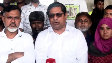বৃষ্টিতে মেট্রো স্টেশনের নিচে পশুর মালিকরা আশ্রয় নিলেন, ইজারা নয়