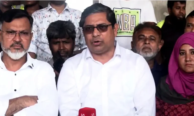 বৃষ্টিতে মেট্রো স্টেশনের নিচে পশুর মালিকরা আশ্রয় নিলেন, ইজারা নয়