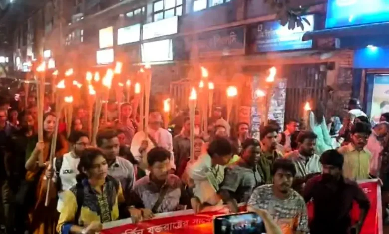 ঢাবিতে ইউনূসের দেশবিরোধী চুক্তির বিরুদ্ধে মশাল মিছিল