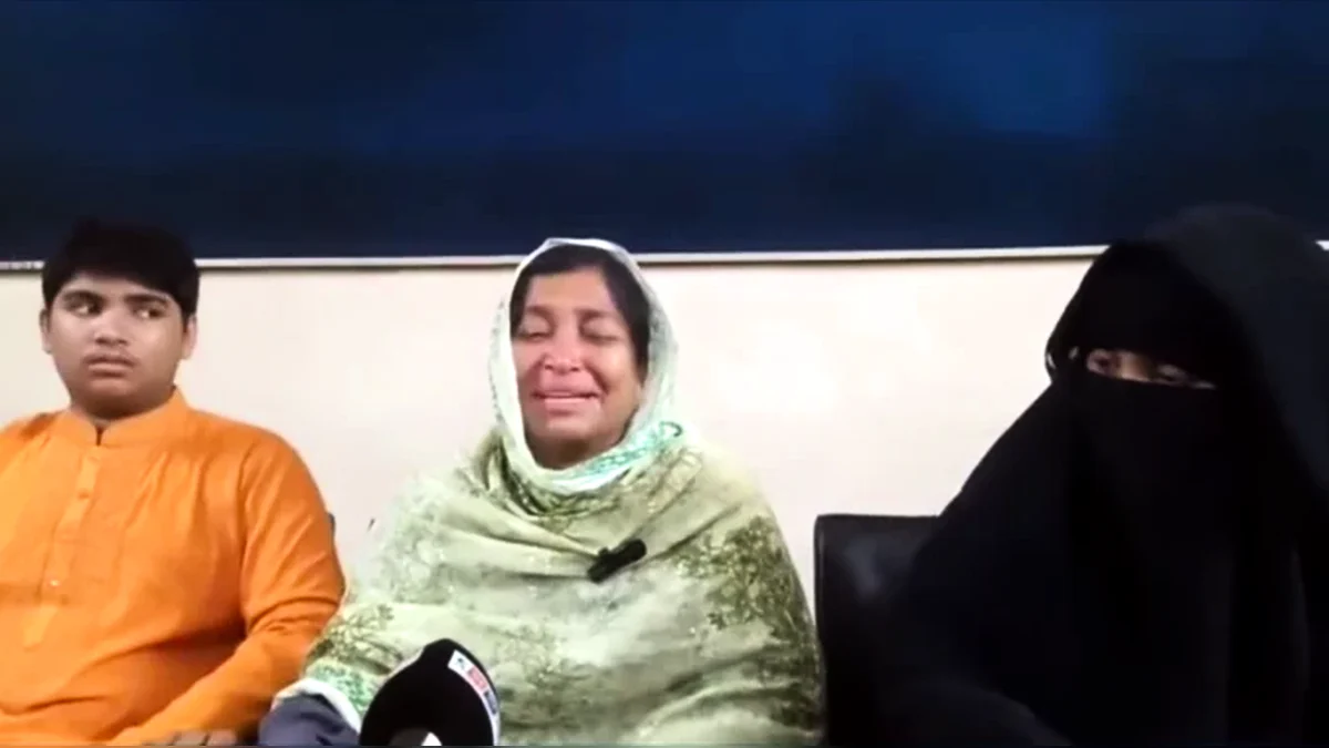 যশোরে স্বামী ও শ্বশুরবাড়ির নির্যাতনের বিচার চেয়ে গৃহবধূর সংবাদ সম্মেলন