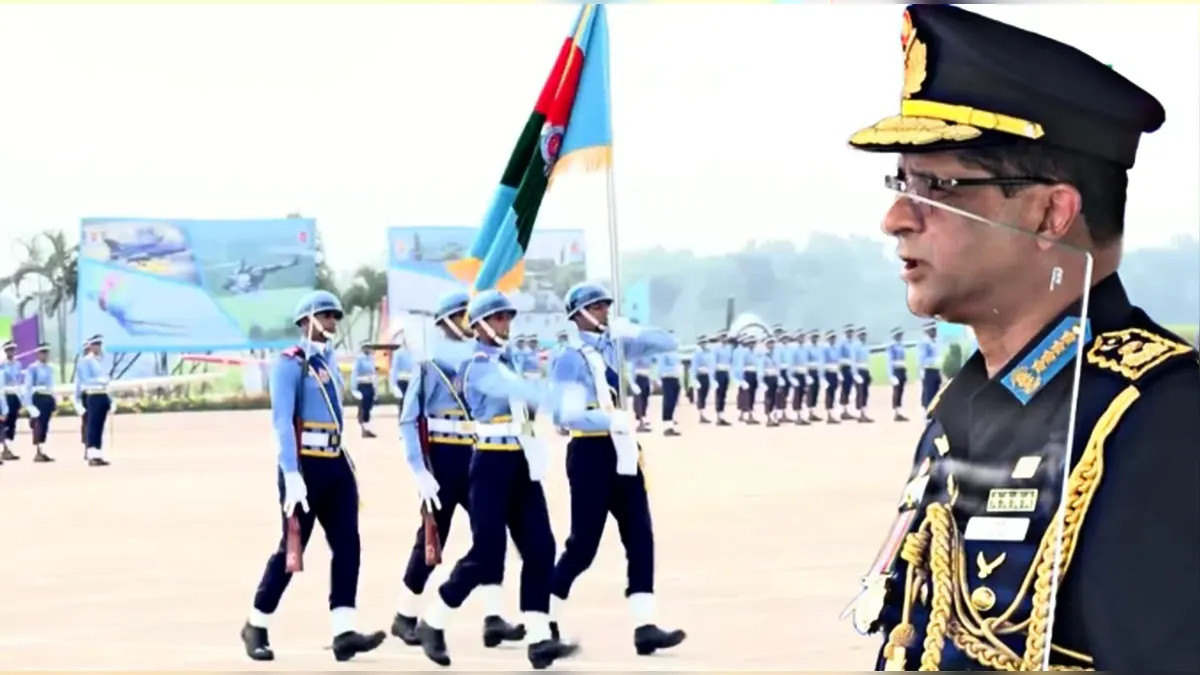 যশোরে বিমান বাহিনীর বর্ণিল কুচকাওয়াজ,