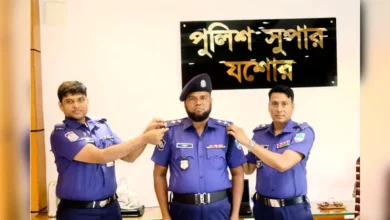 যশোরে পদোন্নতিপ্রাপ্ত পুলিশ কর্মকর্তাকে র্যাংক ব্যাজ প্রদান