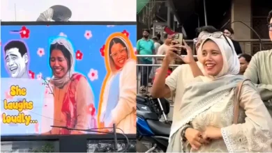 কেউ একজন তার শখের নারীরে বার্থডে উইশ করেছে বিলবোর্ডে।
